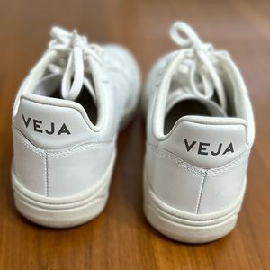 All white men’s Veja sneaker